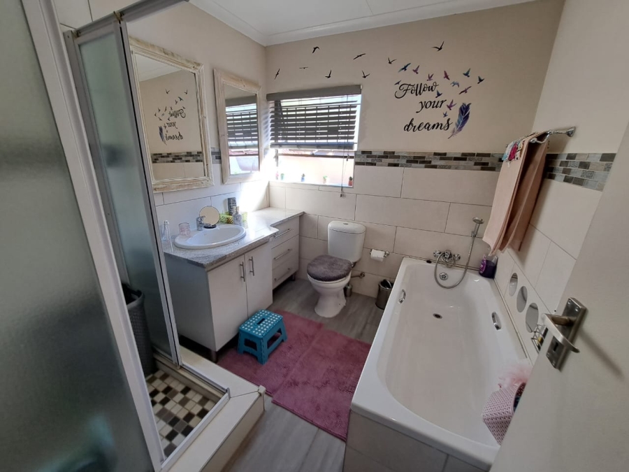 4 Bedroom Property for Sale in Cashan North West